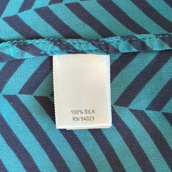 Banana Republic women’s silk sleeveless geometric pattern blue blouse, size XS - Picture 14 of 14